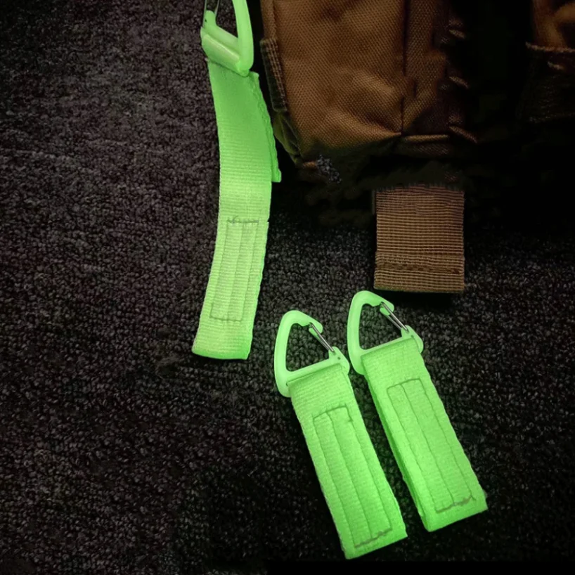 Outdoorové světelný webbing trojúhelníkové spona taktická multifunkční batoh DIY molle přenosné šifrovací klíč rychlý unloading s hák