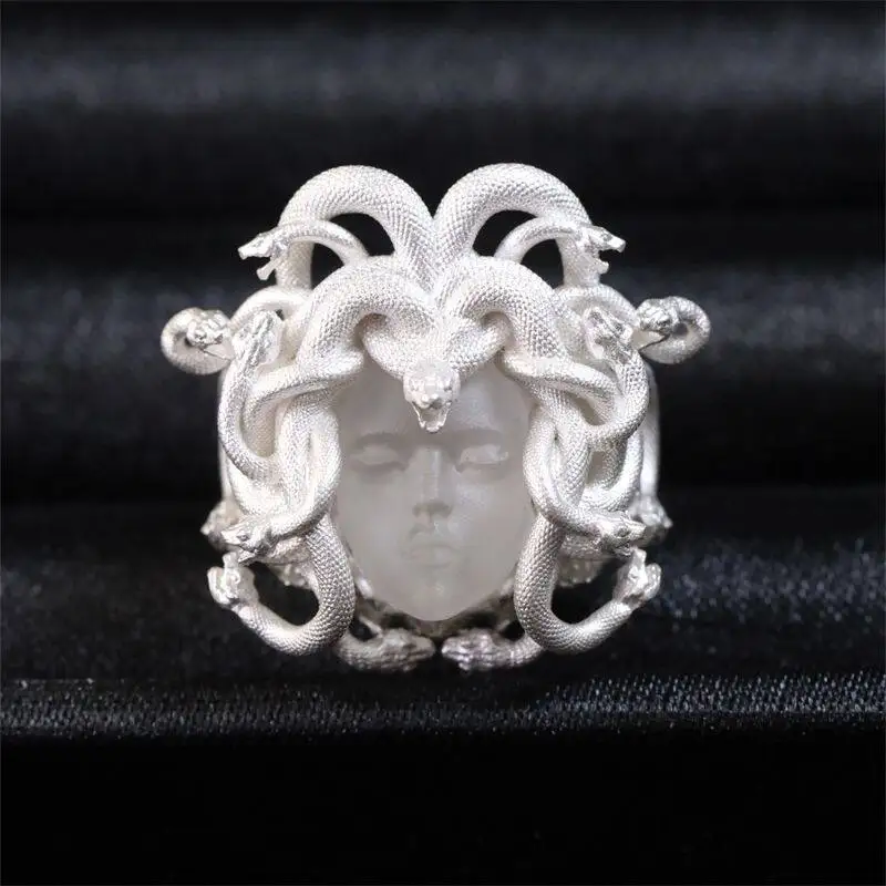 Détail de la bague Medusa