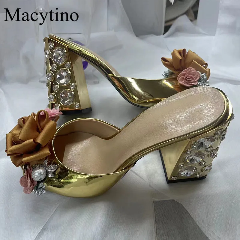 2023 Nuovo Arrivo Rose Flower Decoration Ladies Tacchi Alti Punta Quadrata Monster Heels Fashion Party Slipers