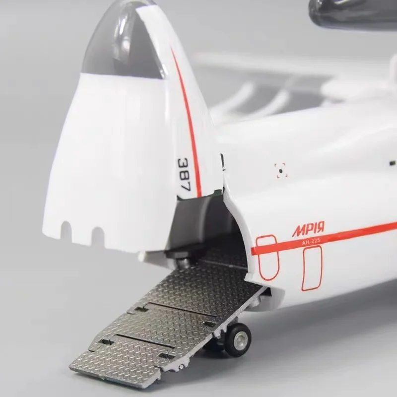 【再値下】アントノフAn225ムーリヤ + スペースシャトルブラン(1/400) 再値下】アントノフAn225ムーリヤ + スペースシャトルブラン(1/400