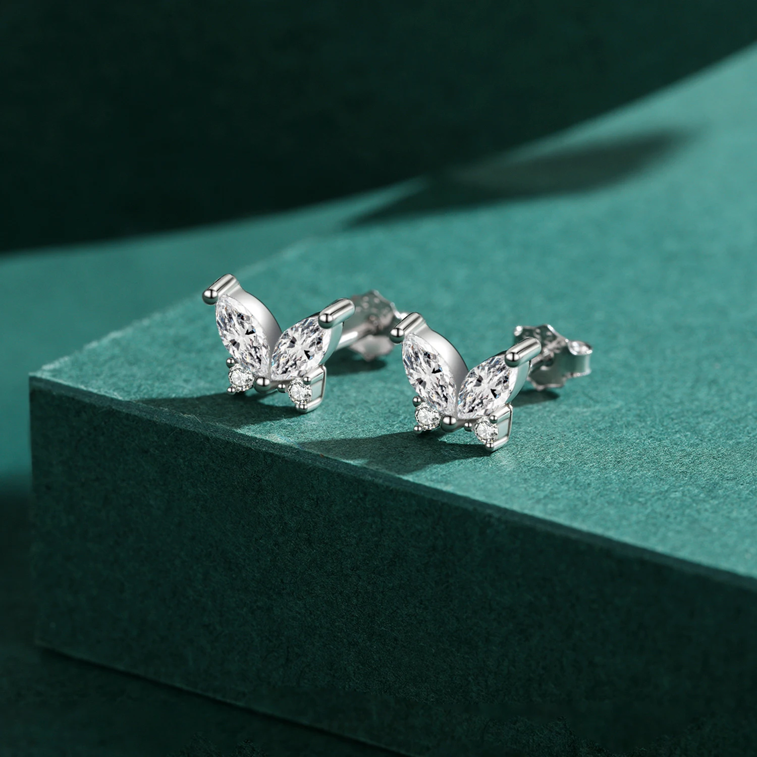 AoedeJ Orecchini A Farfalla In Argento Sterling 925 | Gioielli Minimalista Donna E Ragazza | Regalo Ipoallergenico Con Sacchetto