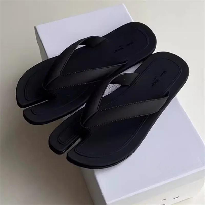 

Flip Flops Split Toe Flat Slippers for Women Men Casual Flat Bottom Beach Half Shoes Outside Comfortable Brand Design Fashion