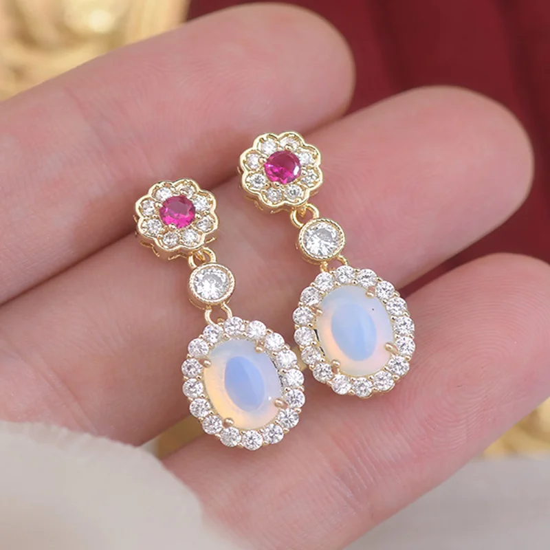 

Fashion 2022 Trend Women Earrings French Vintage Palace Style Exquisite Shine Red Zircon Luxury Charm Lady Earring Jewelry
