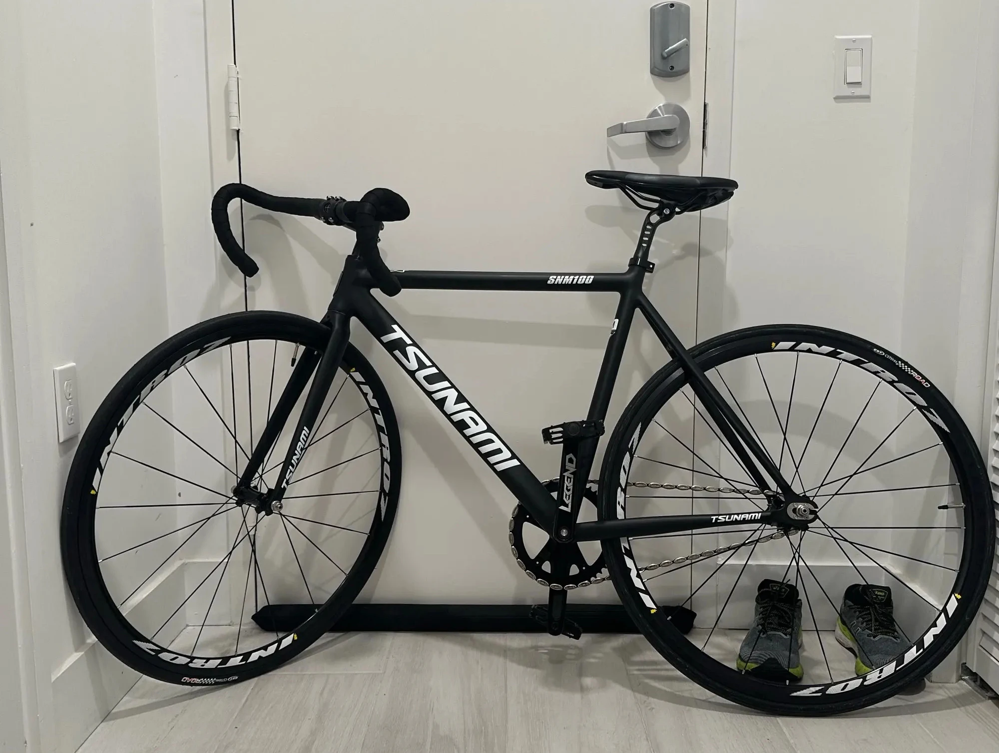 TSUNAMI snm100 新品未使用(ハンドルステム付き) TSUNAMI SNM100 Fixed Gear Bike Aluminum Alloy Frame Single