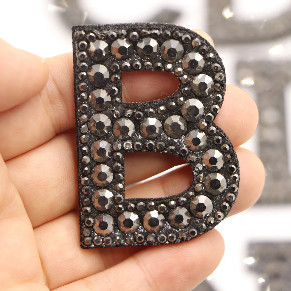 1PC A-Z Aufbügeln Schwarz Strass Englisch Buchstaben Patches Hochzeit Kleidung Handwerk DIY Party Handwerk NähenPersonalisierte Buchstaben Patches – Detail 4