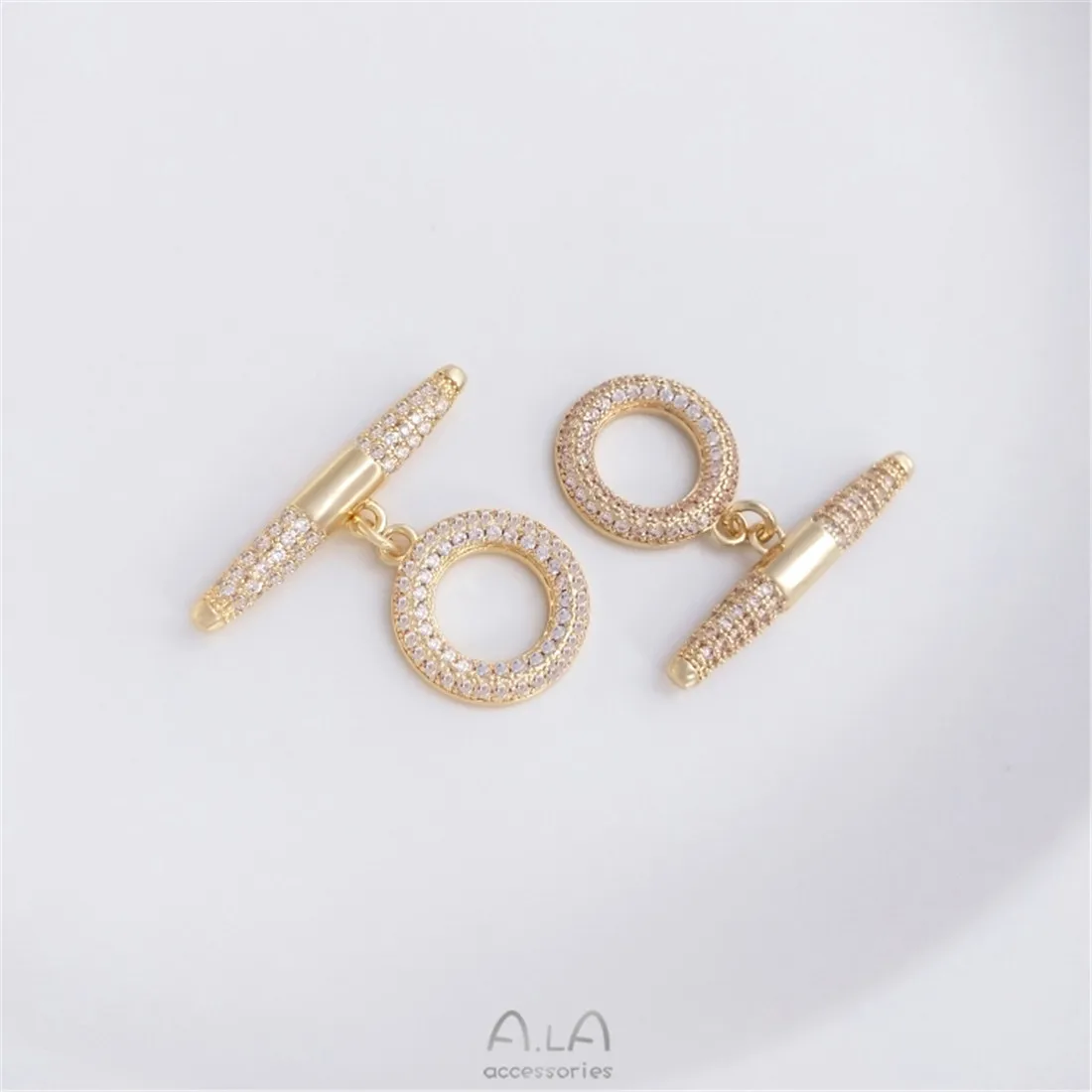 Рисунок 5 - Пряжка 14K из натурального золота с микрокожей