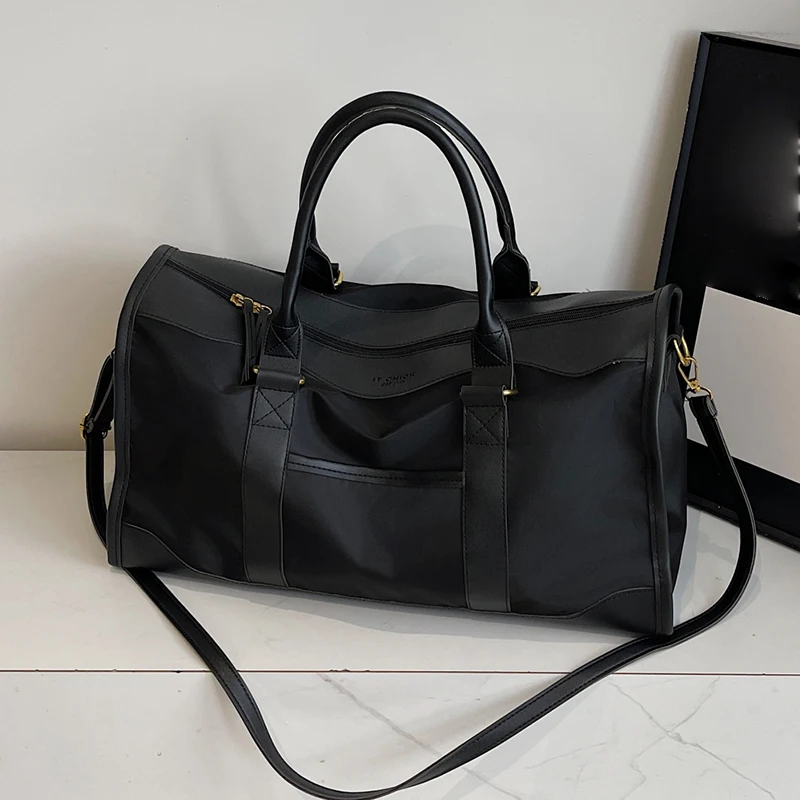 Elegant Leather Travel Bag – Adjustable, Large Capacity Weekend Bag with Zipper Closure and Durable Leather Straps