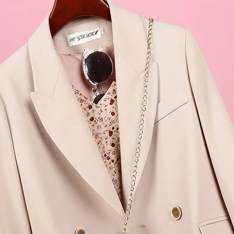 Short small suit jacket female 2023 Spring and autumn net red casual fashion loose double breasted small suit female top