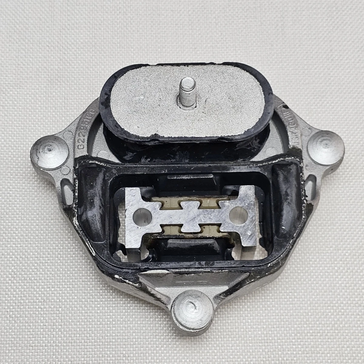 Rubber Engine Mount Gearbox Mount Transmission A4920 9925 EM-7202 8K0399151 8K0399151AJ for Audi A4 A5 A8 Quattro S8 R8