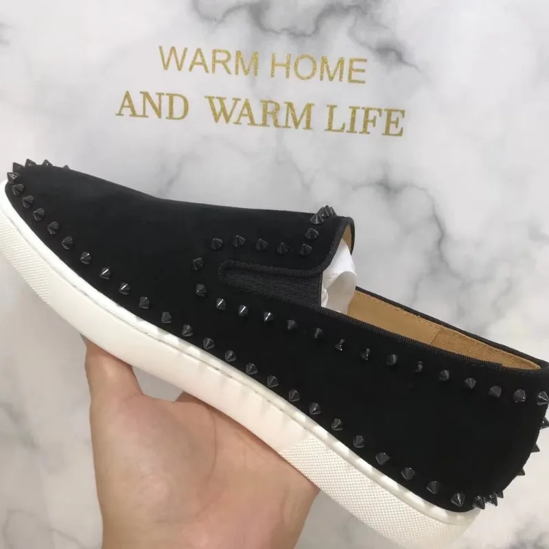 Рисунок 6 - Кроссовки мужские с круглым вырезом