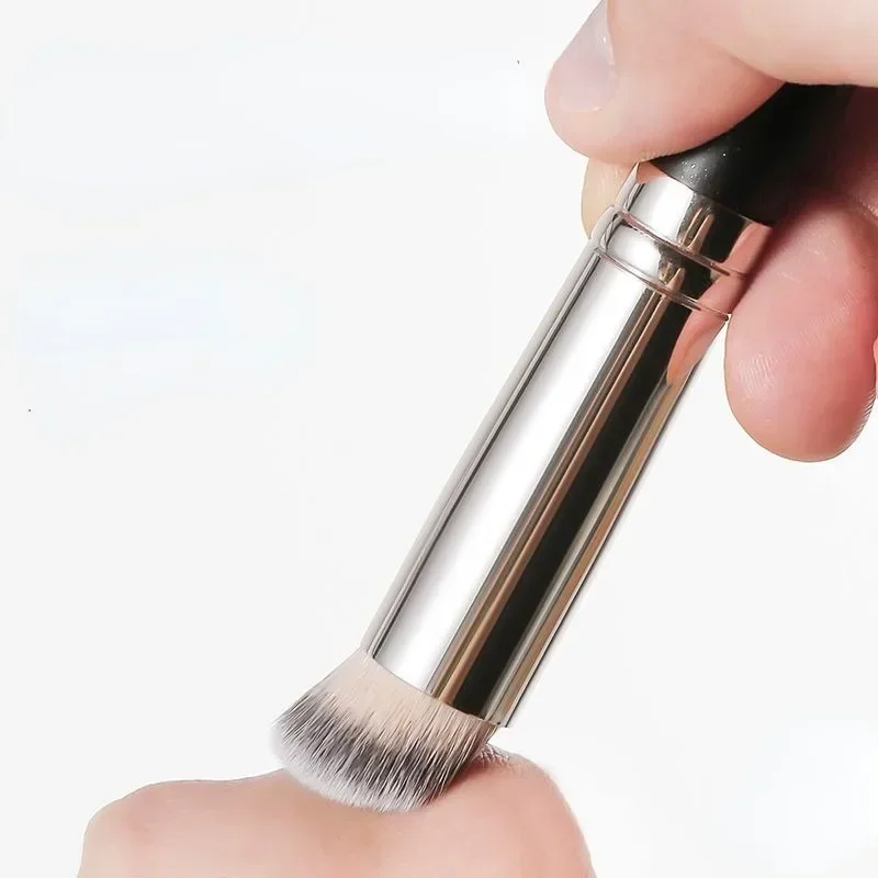 Premium Foundation & Concealer Brush 1