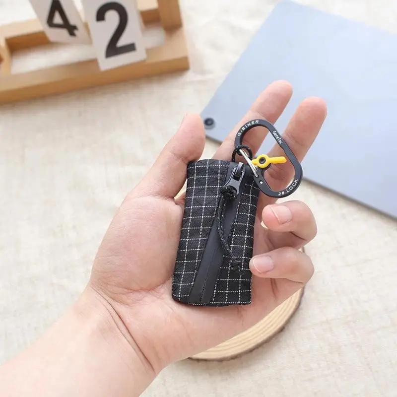 Portachiavi da uomo alla moda con design a scacchi, perfetto per regali, resistente e leggero - immagine 3