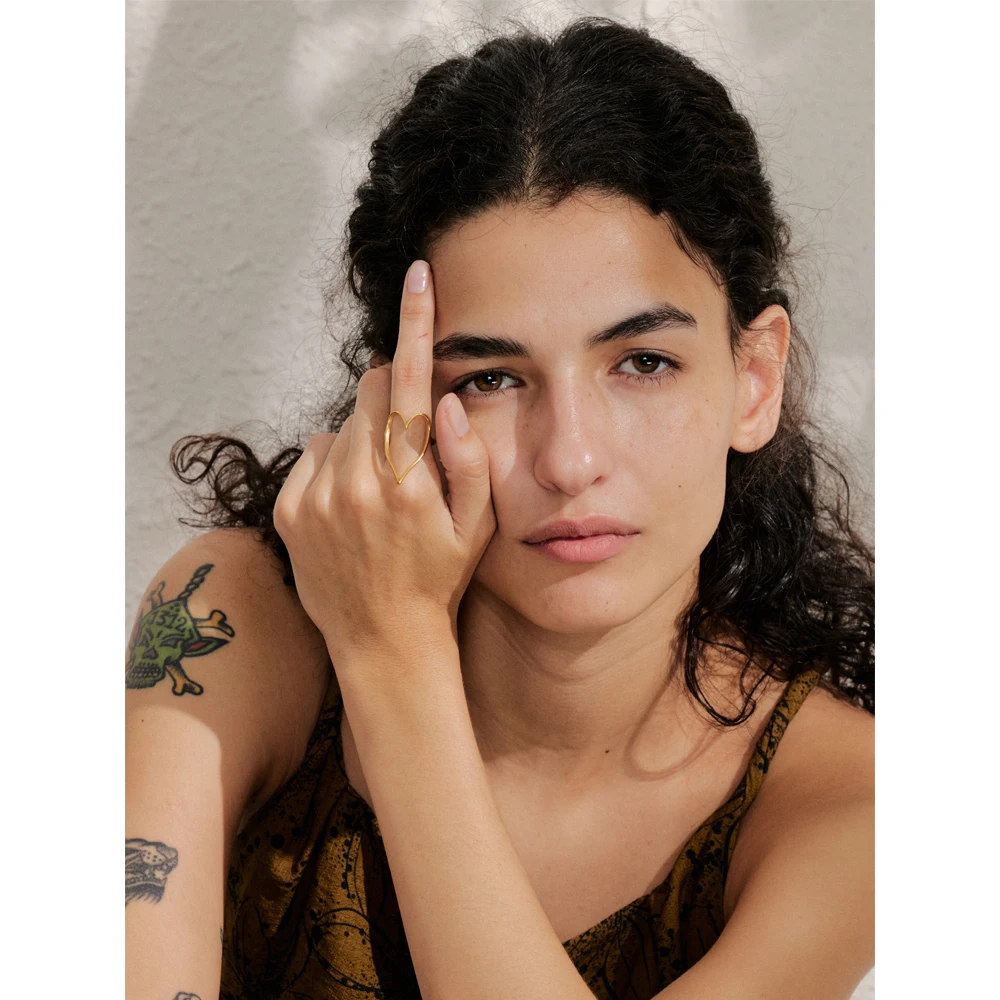 Yhpup Minimalist Hollow Heart Ring