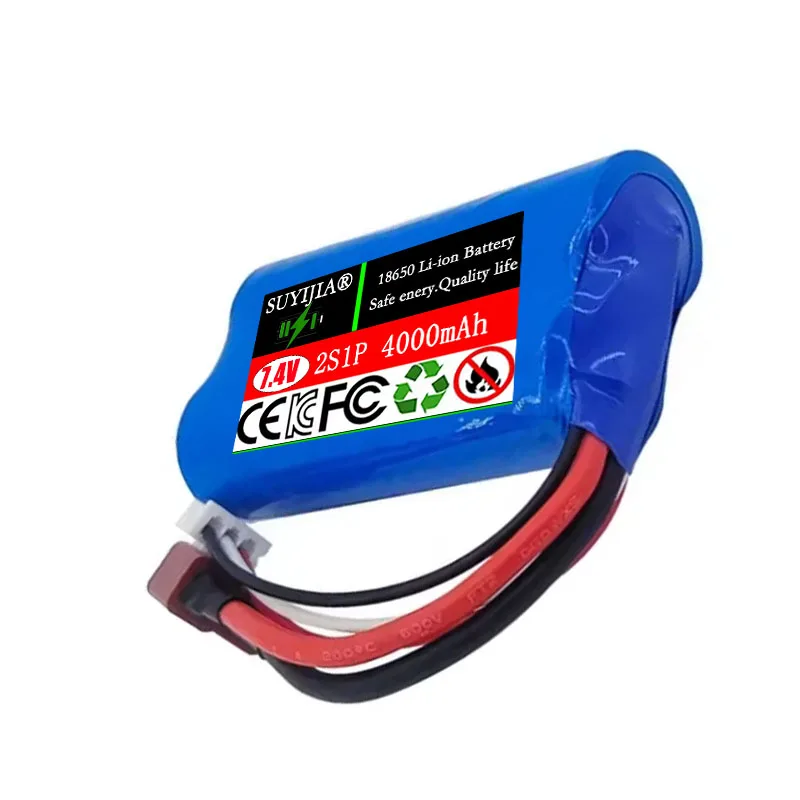 Trois batteries LiPo 4000mAh pour drone et hélicoptère RC, empilées avec câbles.