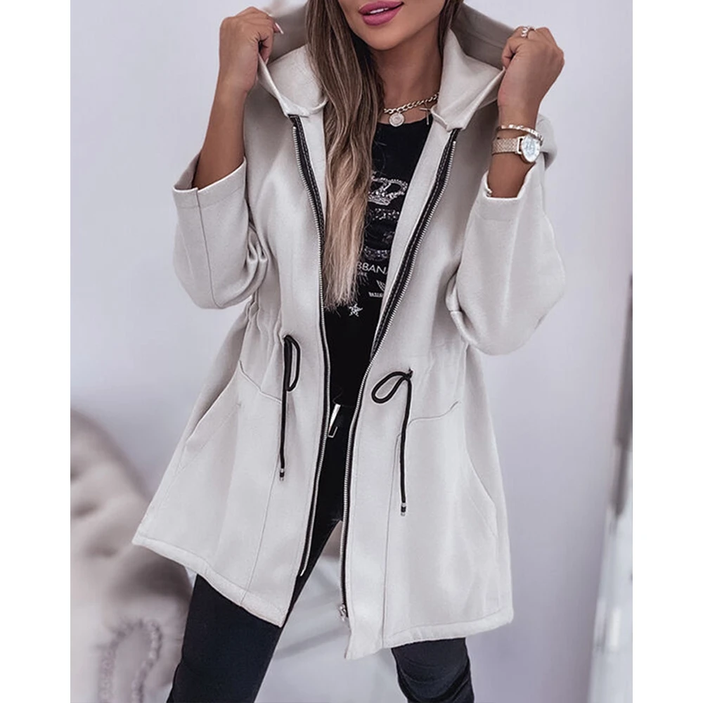 Рисунок 2 - Женское однотонное пальто на молнии