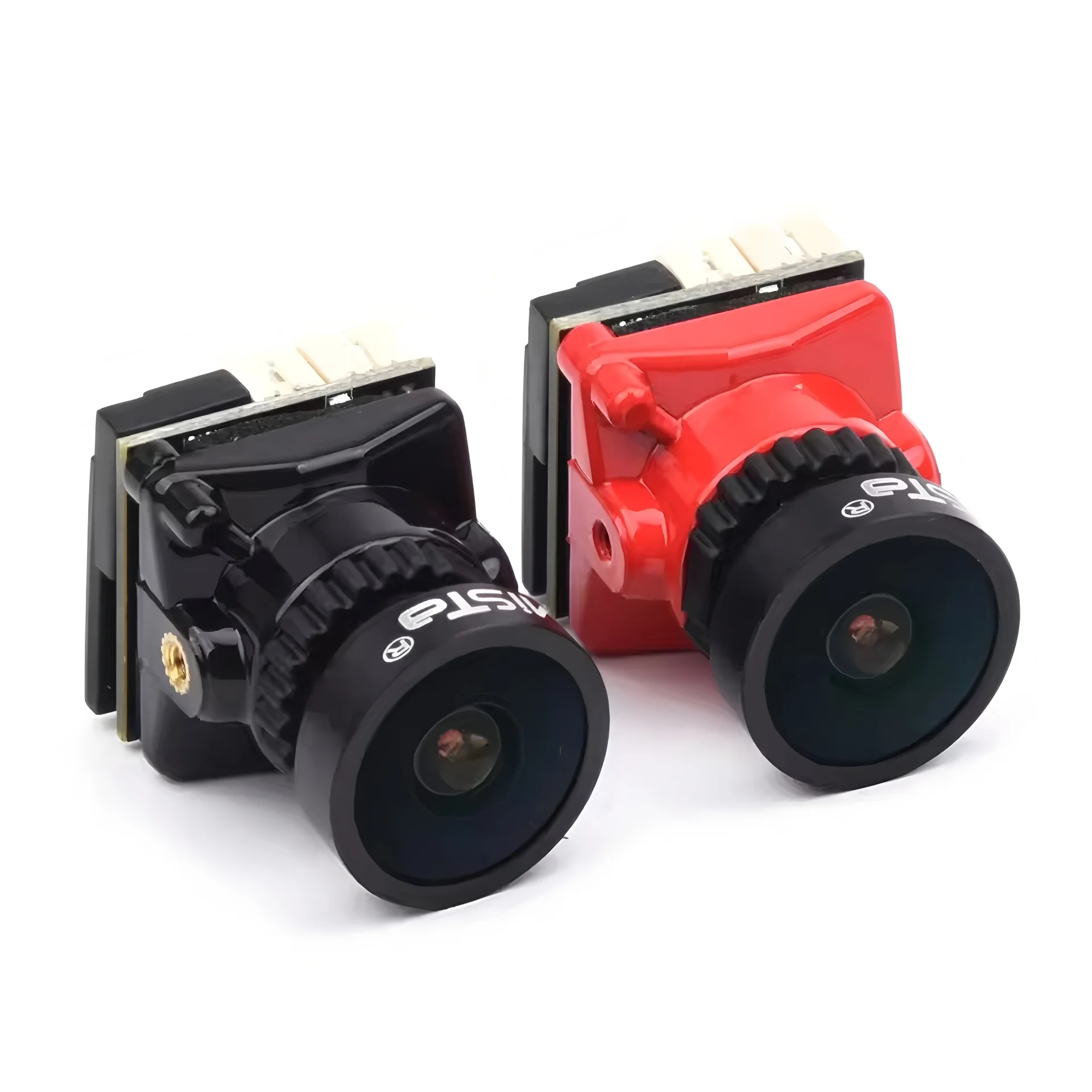 Caméra FPV 1800TVL 5MP Starlight avec OSD interne fixée à un drone RC, câbles visibles pour l'alimentation.