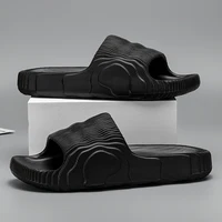 Sandales de plage solides pour hommes et femmes, pantoufles d'été antidérapantes, souples, unisexes, chaussures de luxe ultralégères pour l'extérieur 1