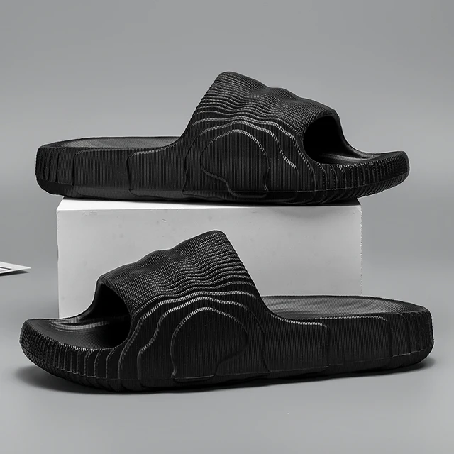 Sandales de plage solides pour hommes et femmes, pantoufles d'été antidérapantes, souples, unisexes, chaussures de luxe ultralégères pour l'extérieur 1
