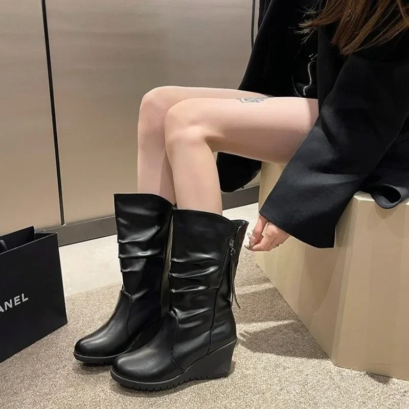 

Comfortable Wedges Women's Boots 2023 Classic Pleated Ladies Mid-calf Boots Black Simple Fashion Modern Boots Botas De Mujer