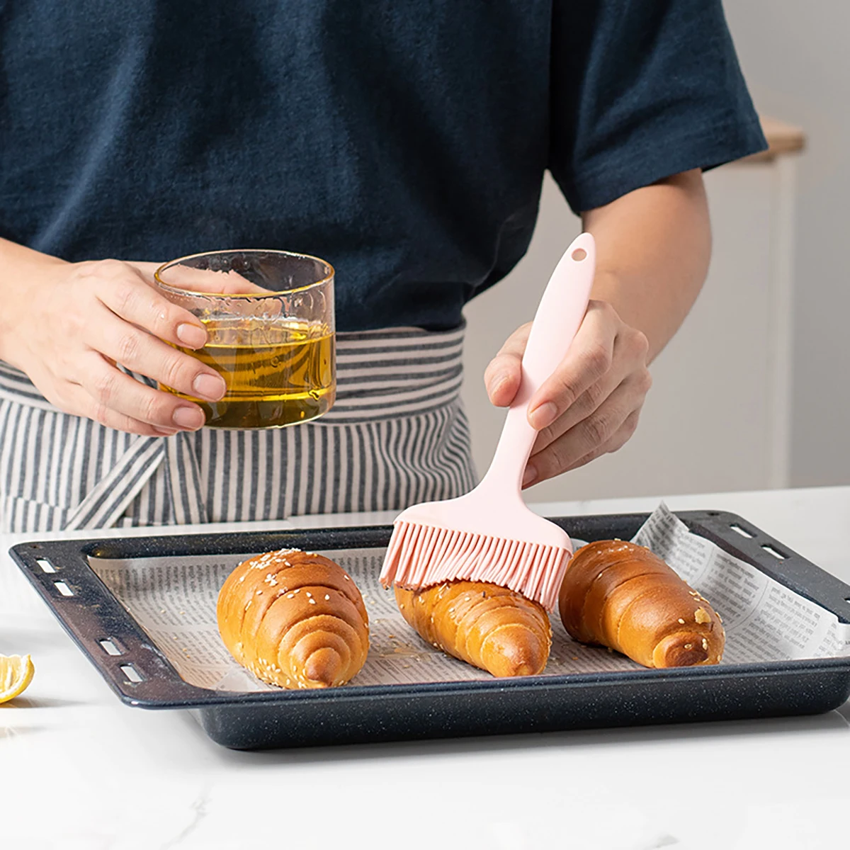 2pcs Large Silicone Oil Brushes Integrated Wide Bread Baking Brush Pancake Sauce Seasoning Brush Barbecue Oil Kitchen Tool