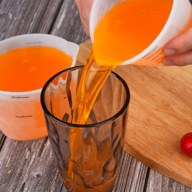 Silicone Measuring Cup 4