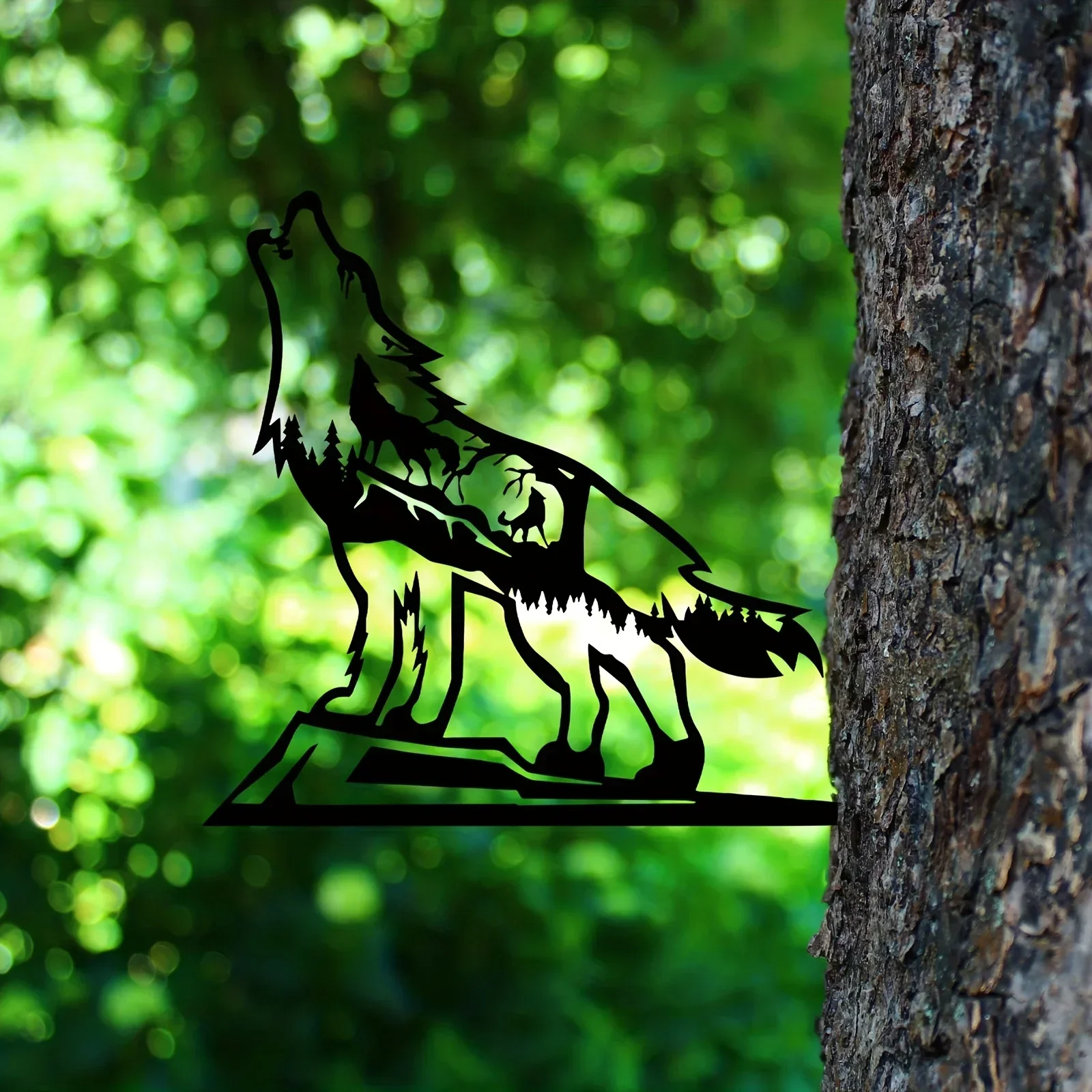 

HELLOYOUNG Decorative Garden Decor Stakes Add A Touch of Wild Beauty To Your Garden with This Wolf Metal Forest Art Decoration