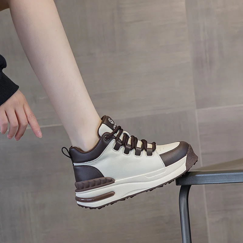 High top small white shoes for women in autumn 2023, new leather lace up casual shoes with thick soles and high  board shoes