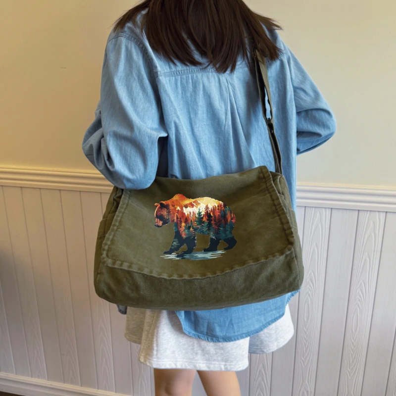 Casual Women's Shoulder Bag Bear Print Canvas Crossbody Bag Large Capacity Messenger Bag for Travel