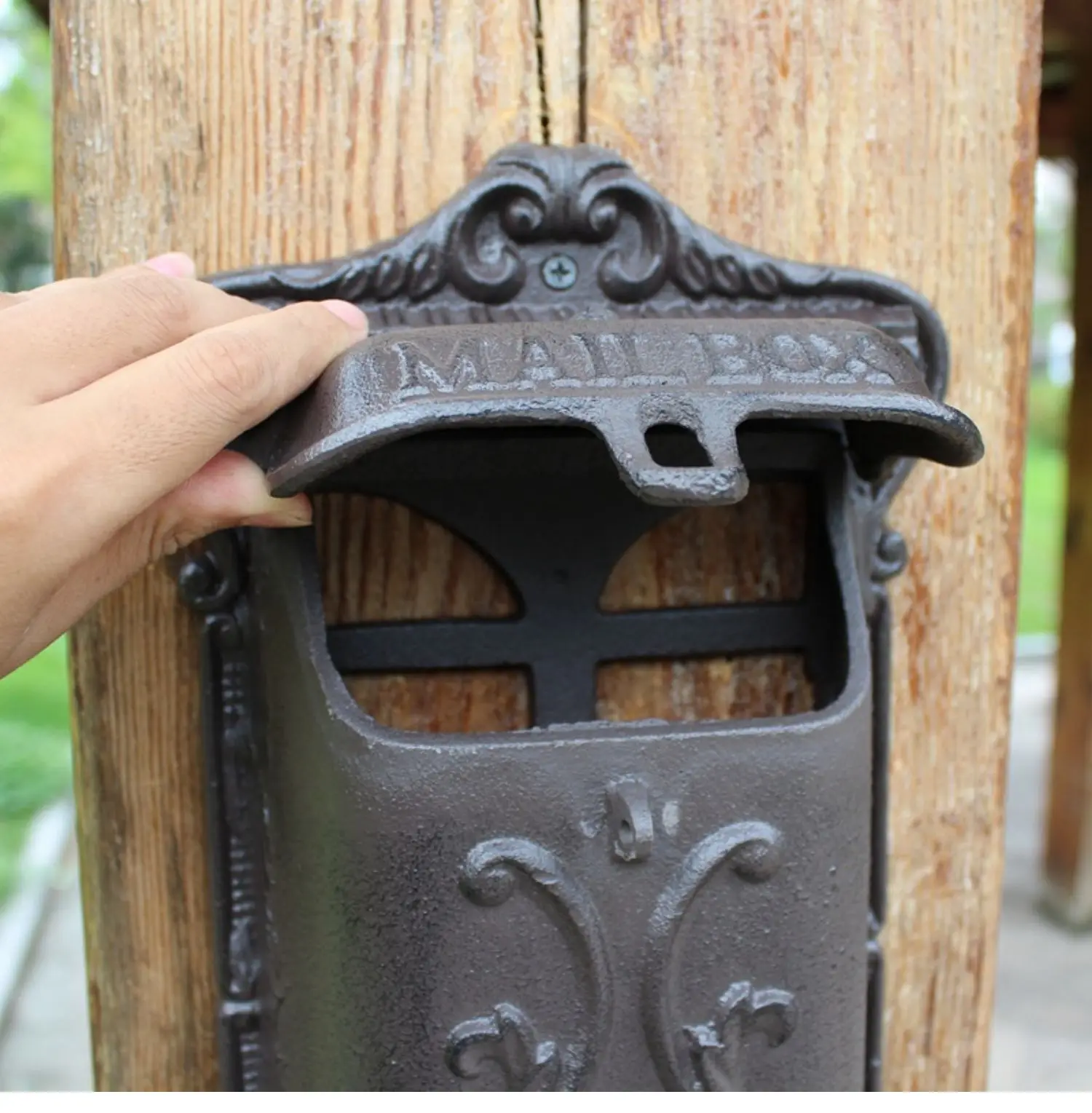 Description Picture 6 of itemEuropean cast iron handicrafts retro old cast iron mailbox wall decoration wall hanging garden decoration