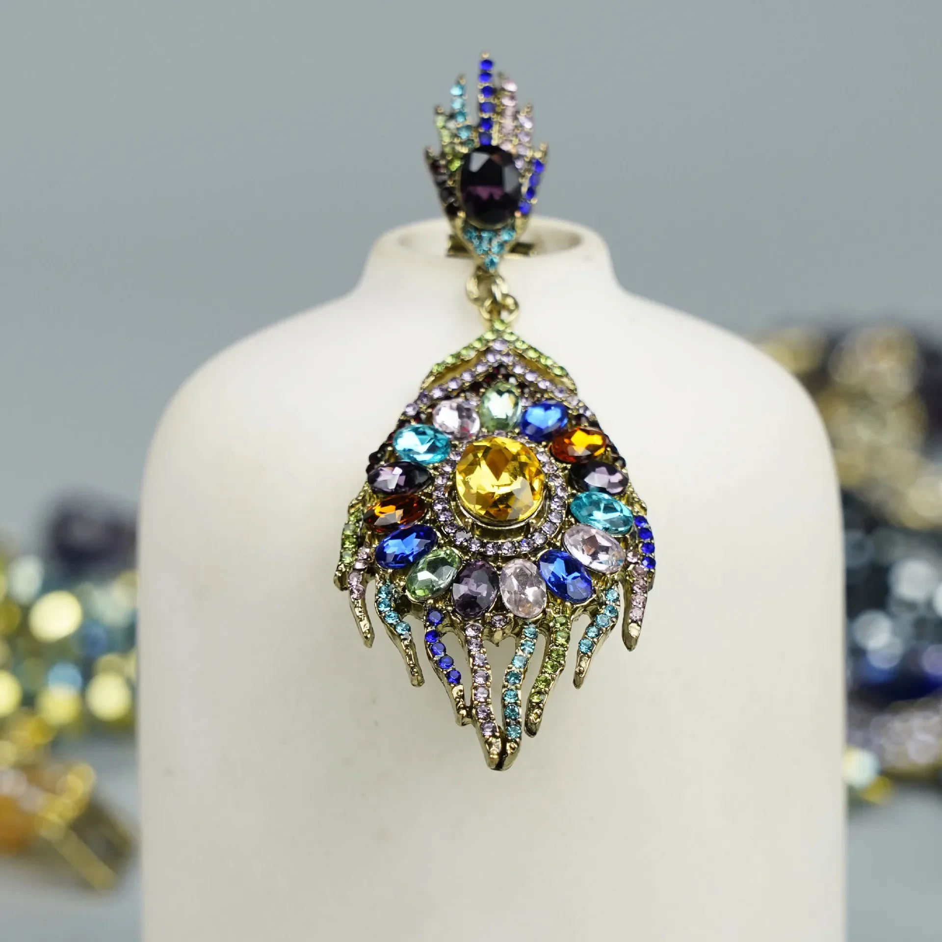 

Colorful Vintage Luxury Inlaid Earrings Women's Jewelry Accessories