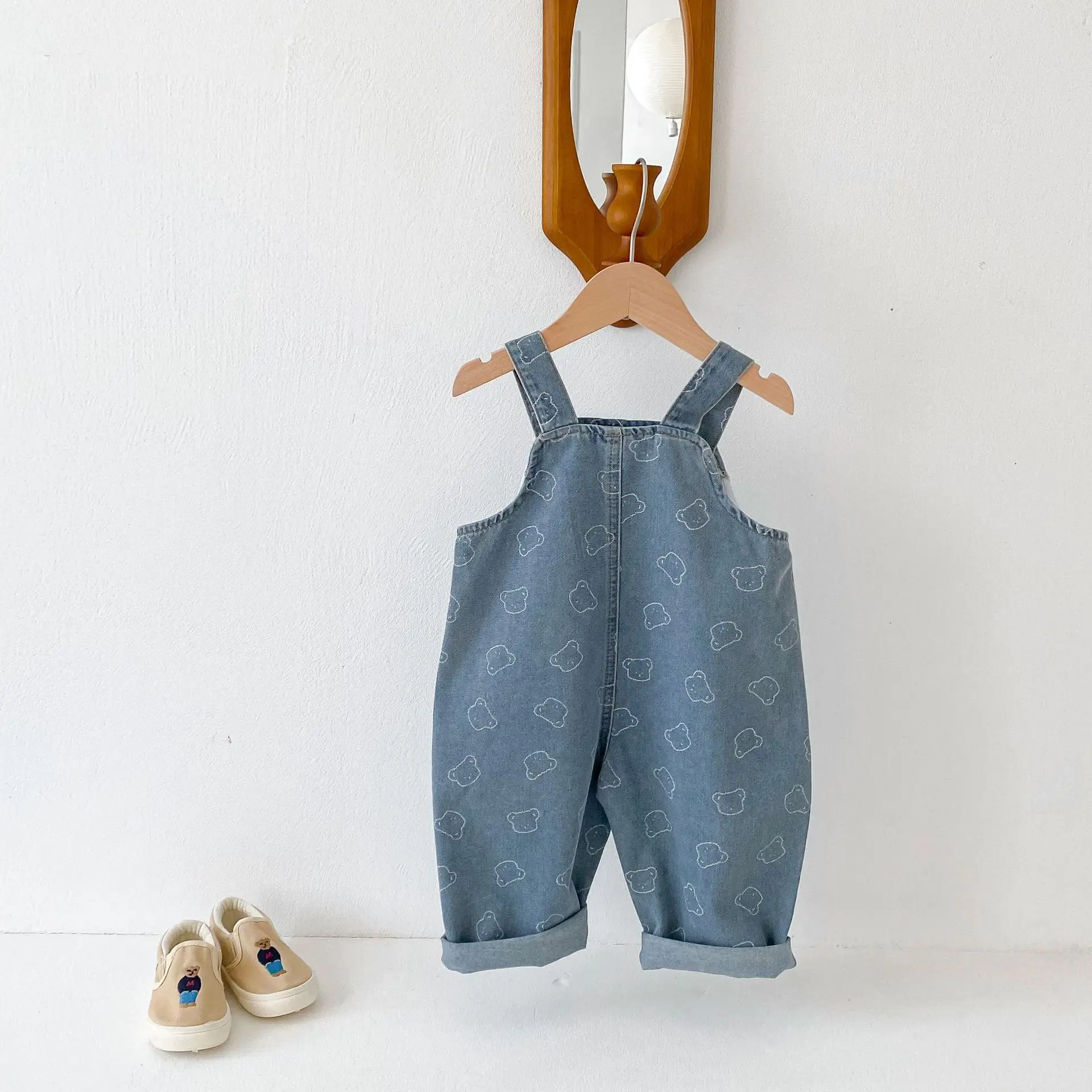 2025 Spring New Children Loose Denim Overalls Cotton Baby Girls Cartoon Bear Print Casual Pants Boys Strap Trousers Kids Jeans