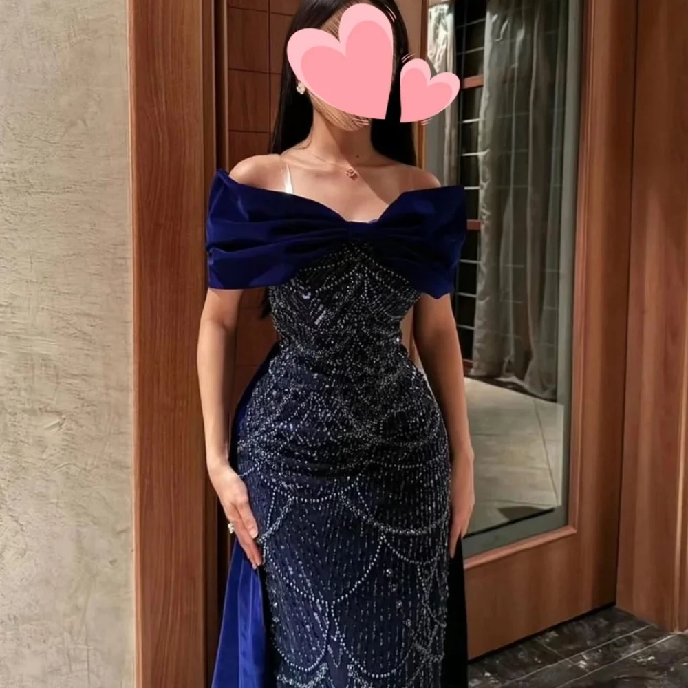 أماندا شال أزرق كحلي مخصص مخملي مطرز رداء de soirée قبالة الكتف فساتين الحفلات طول الأرض فستان الحفلة الراقصة 2024