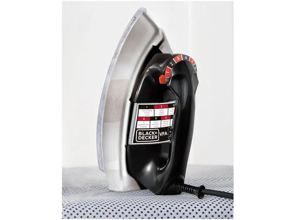 Ferro de Passar Roupa a Seco Black&Decker VFA-1110 Preto - 220V 2