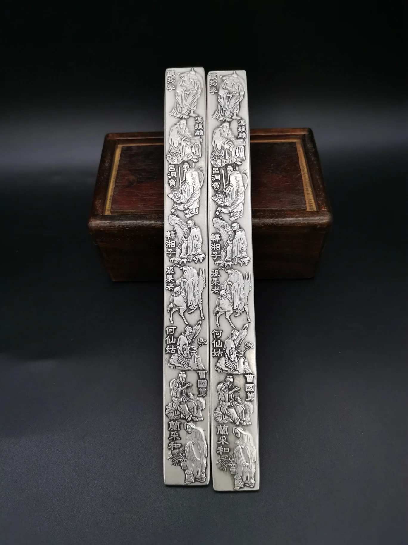 

Collect Chinese Elaboration Cupronickel Auspicious Lucky Wealth“The Eight Immortals”Paper-Weight Metal Crafts Home Decoration