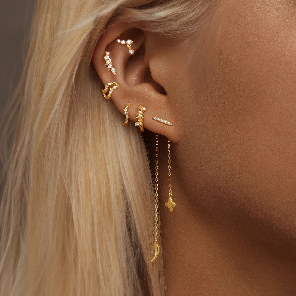 حلق نسائي مرصع بالماس بتصميم بسيط وعصري