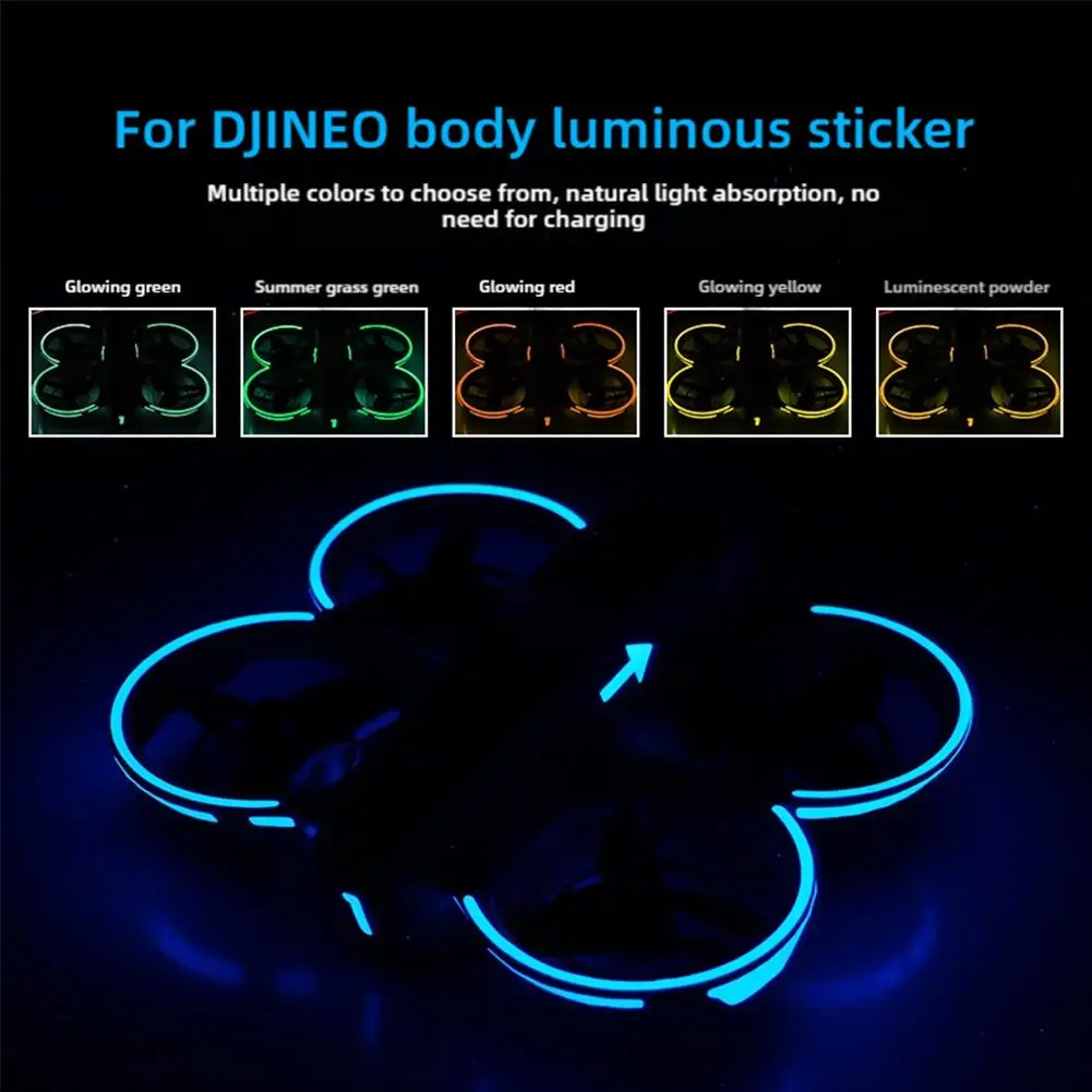 Gros plan sur un autocollant lumineux bleu fixé sur le bras d'un drone DJI Neo, ajoutant une touche de couleur.
