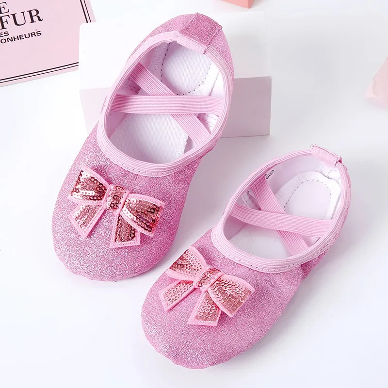 

Children's Dance Shoes Girls Soft-soled Practice Shoes New Dancing Yoga Plus Velvet Chinese Ballet Shoes