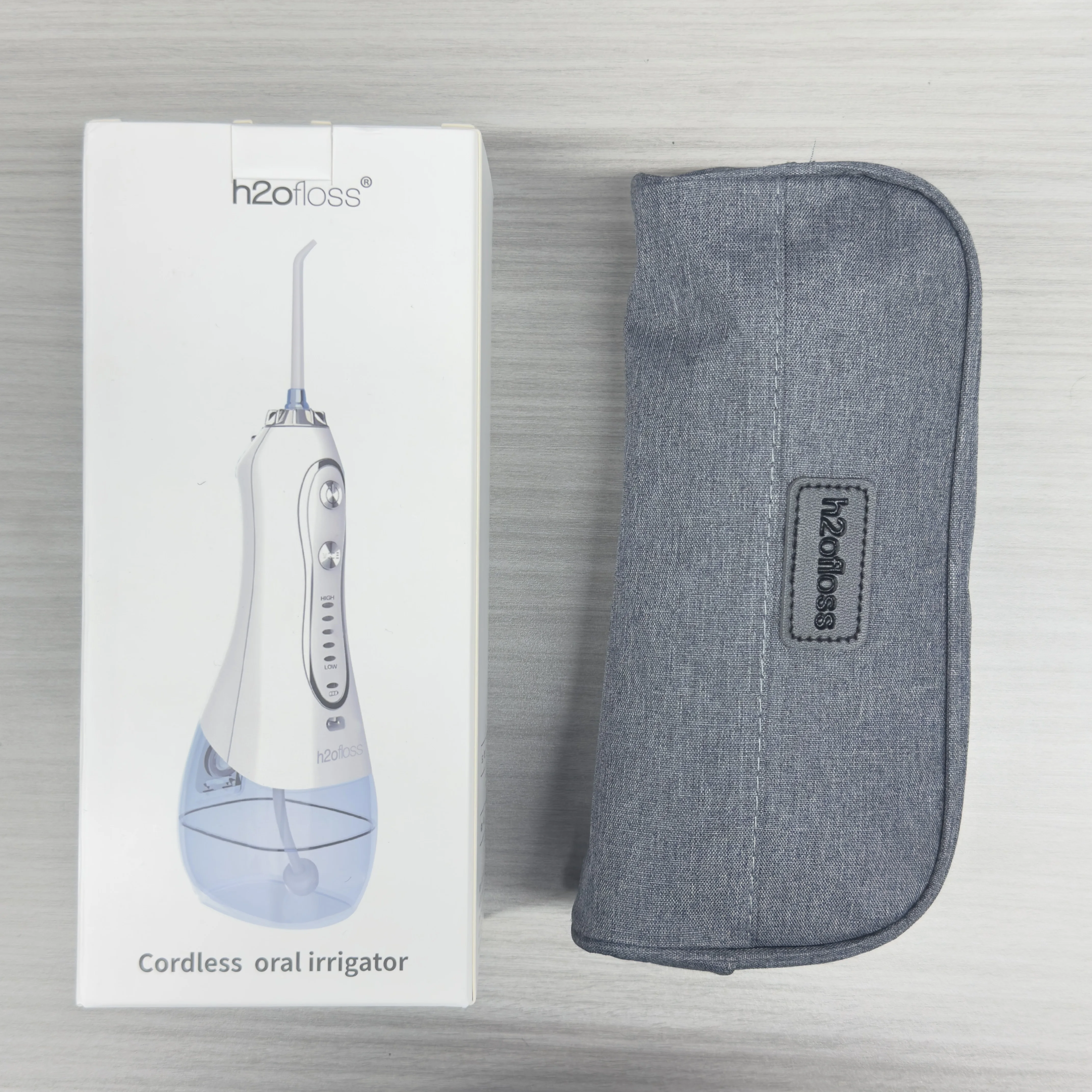 1 Pcs 휴대용 전기 물 Flosser 충전식 무선 구강 Irrigator 화이트/블랙 바디 사용 가능 IPX 7 방수 40-110PSI