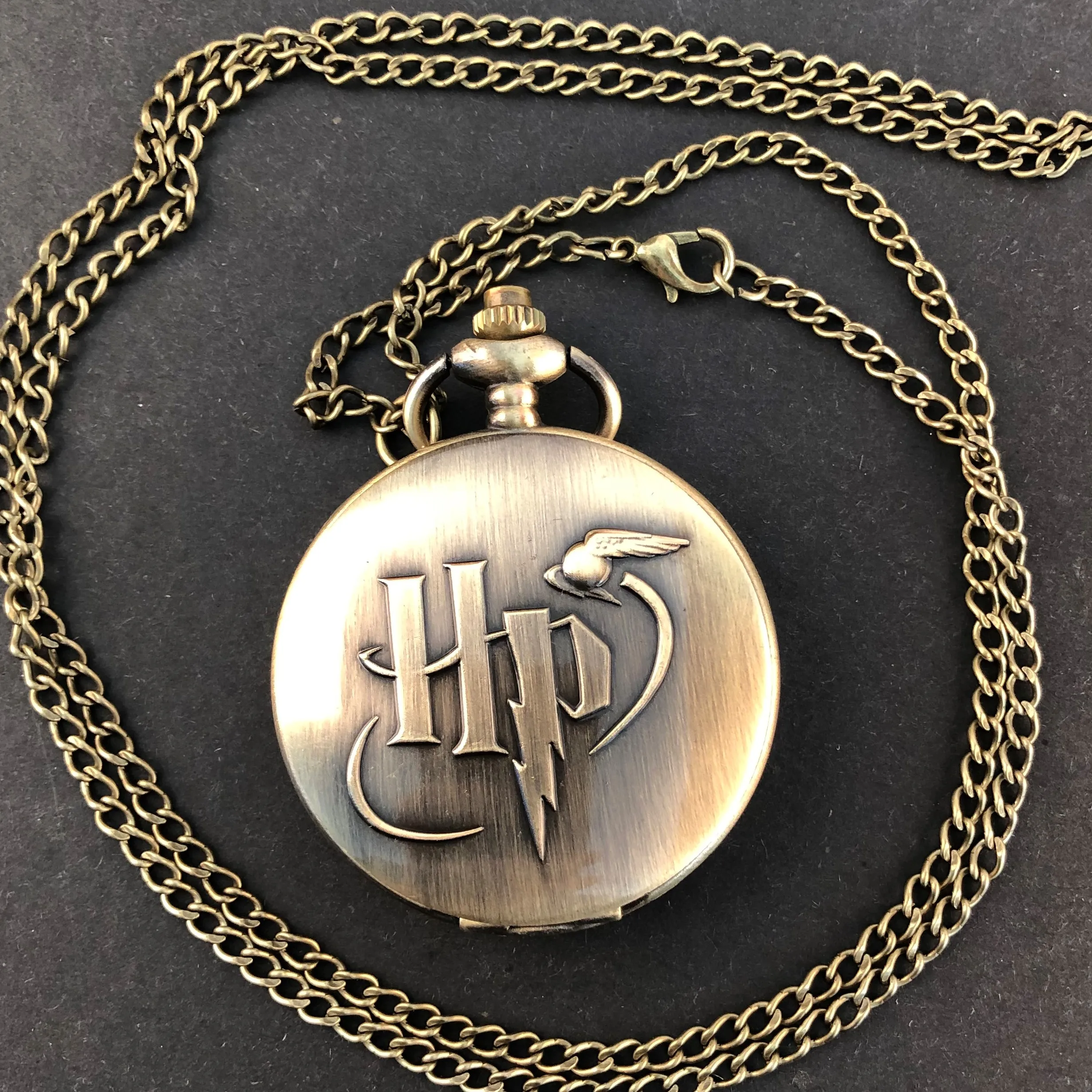 Рисунок 6 - Часы наручные H & P кварцевые с буквенным принтом