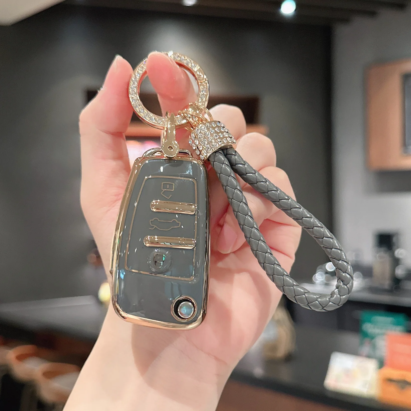 

Fashion TPU Car Key Case Cover For Audi A1 A3 8P A4 A5 A6 C7 A7 S3 S7 S8 R8 Q2 Q3 Q5 Q7 Q8 SQ5 C5 C6 TT RS3 Keychain Accessories