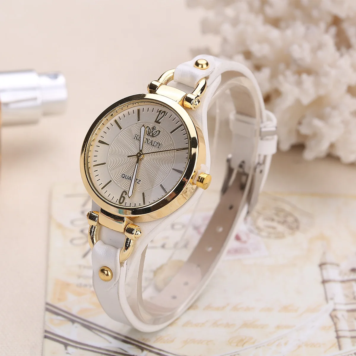 Women's Fashionable Minimalist Leather Quartz Watch
