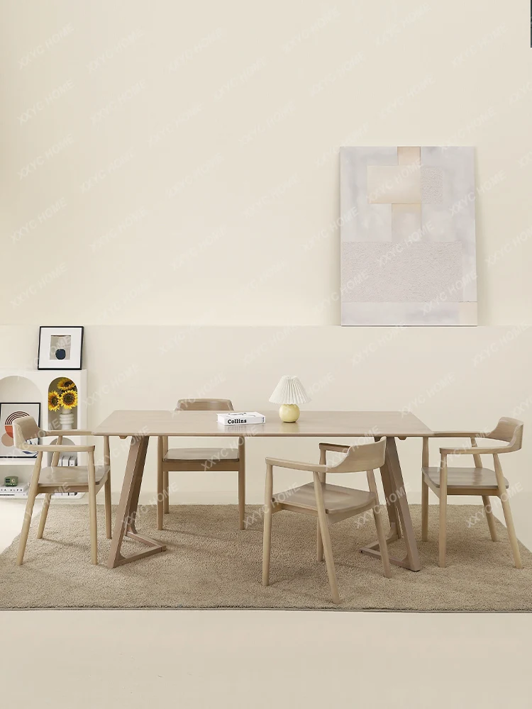 

Роскошный цельнодеревянный стол, четыре стула, квадратный обеденный стол и стул молочно-серого цвета