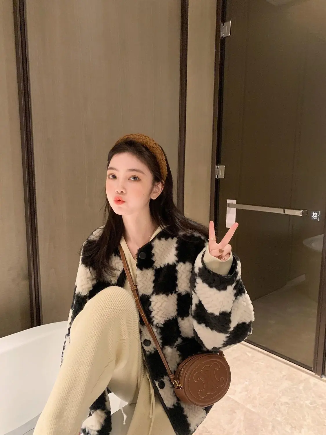 Leather And Fur Integrated Chessboard Plaid Fur Coat For Women In Autumn And Winter 2023, New Korean Casual Top, Westernized