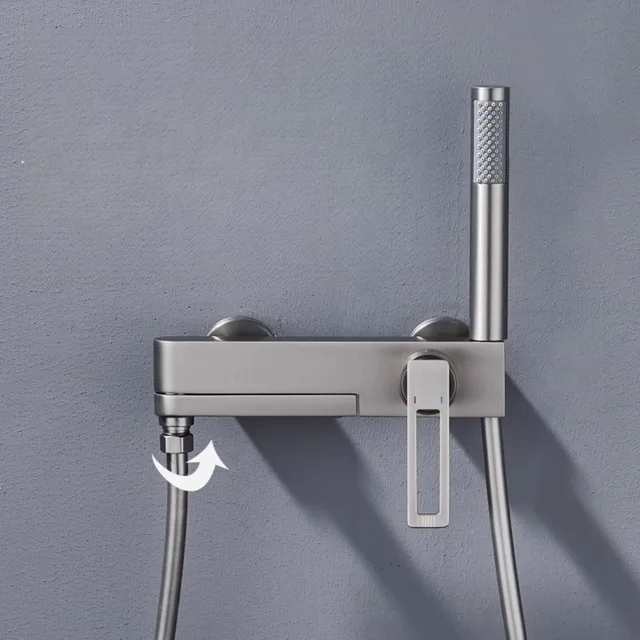 ก๊อกน้ําอ่างอาบน้ําขอบถังห้องน้ําวาล์วผสมร้อนและเย็นปืนสเปรย์อาบน้ําแบบเรียบง่าย 1