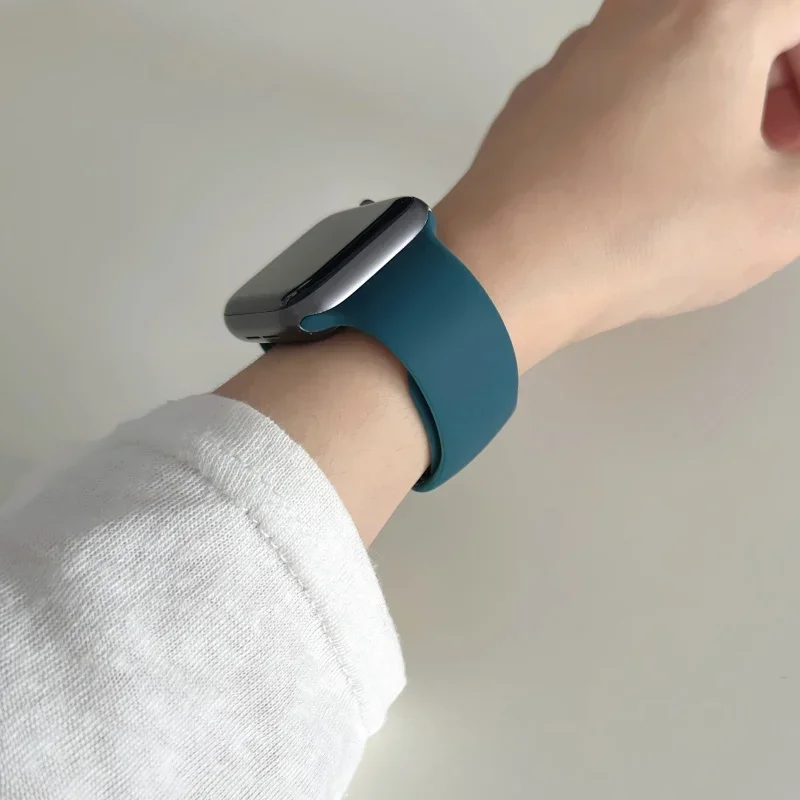 Premium Silicone Sports Band for Smartwatches - Versatile Size Options