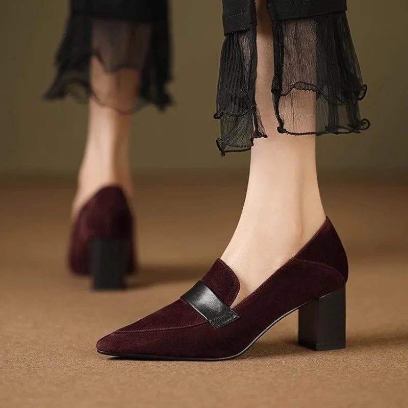 2024 Mocassini Primavera/Autunno Punta a punta Tacchi alti Décolleté con tacco grosso in pelle scamosciata di pecora Scarpe nere retrò per donna_voghion.com