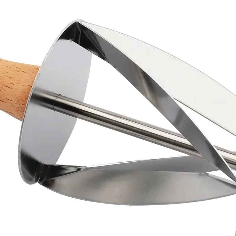 Baking Tool Dough Cutter Baking Accessories Bread Cutter Stainless Steel Rolling Cutter for Making Croissant Bread Wheel Dough Pastry Knife Wooden Handle