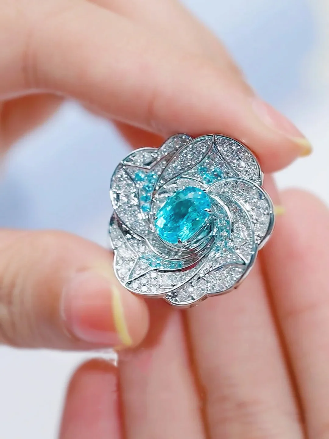 Ring in Platinum with a Tanzanite and Diamonds | Tiffany & Co.