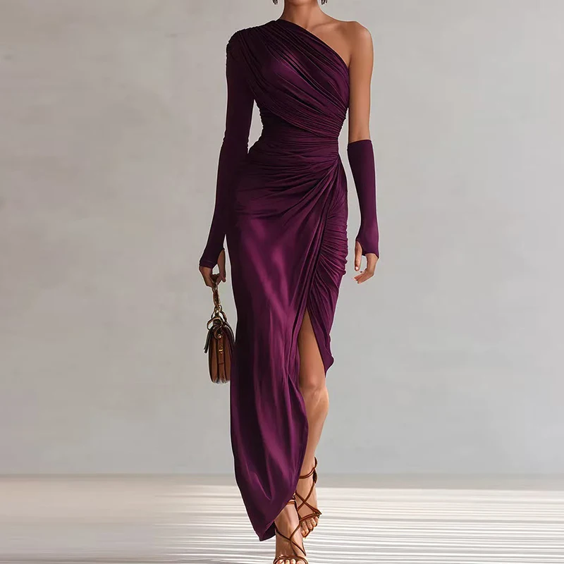 فستان بنفسجي بتصميم كتف واحد وكسرات جانبية