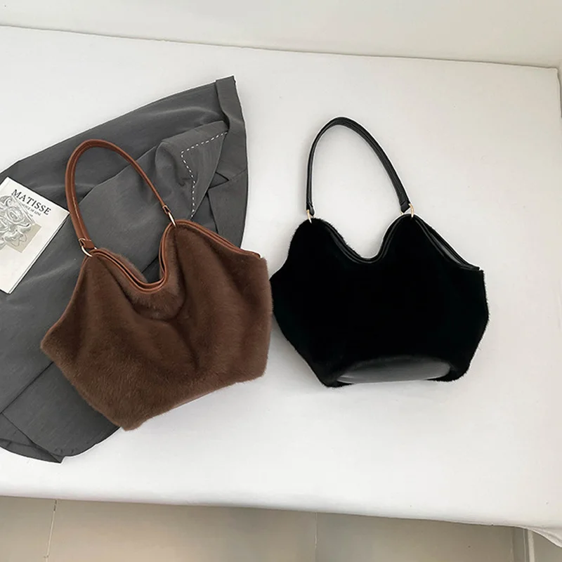 Retro Simple Plush Leopard Print Tote Bag Large Capacity Commuter Handbag Underarm Bag for Daily Use